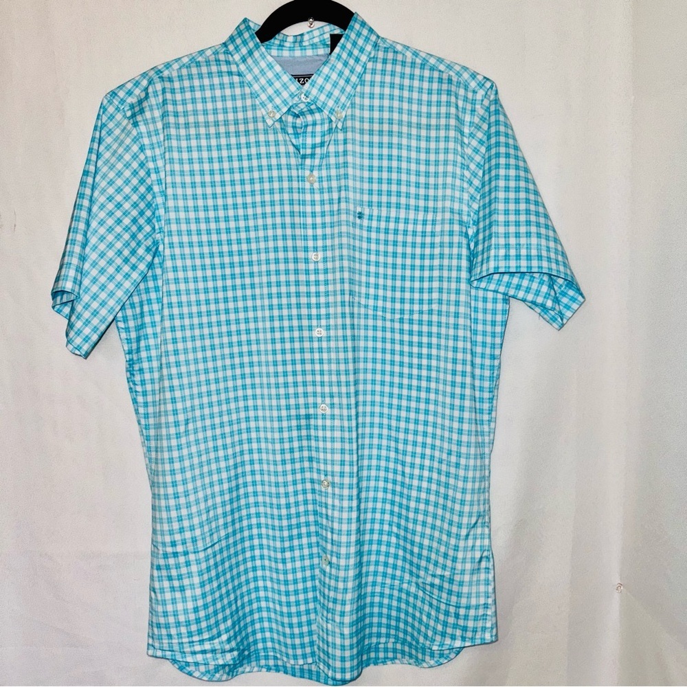 Medium NWOT IZOD feels like a fishing shirt blue and white 
Button down collar